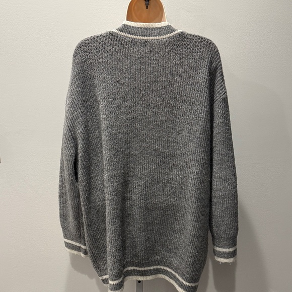 A New Day Gray White Women Cardigan Sweater Size M Oversized V-neck Knit Button - Picture 5 of 10